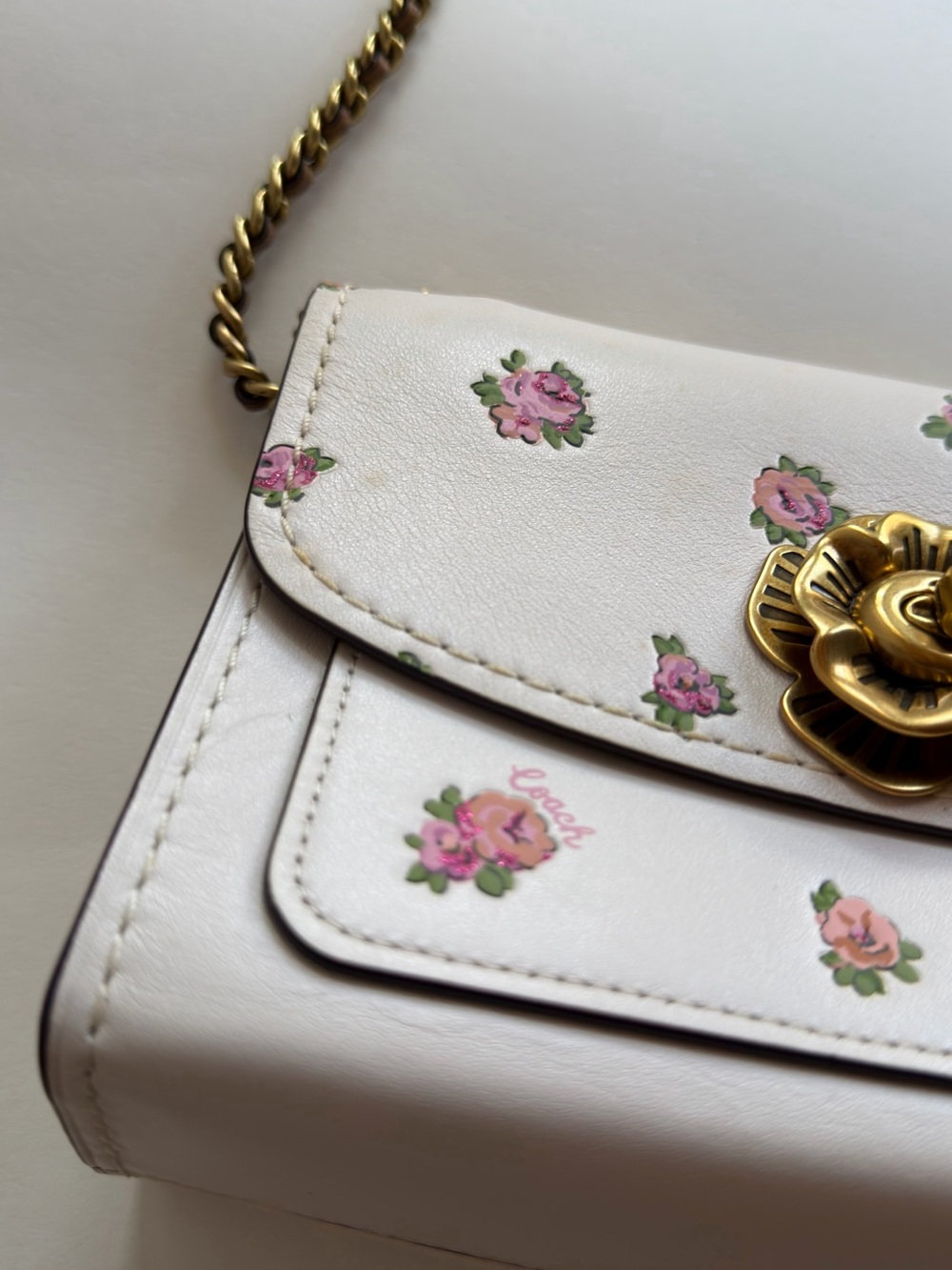 Coach White Floral Turnlock Crossbody Bag with Gold Chain - Picture 3 of 8